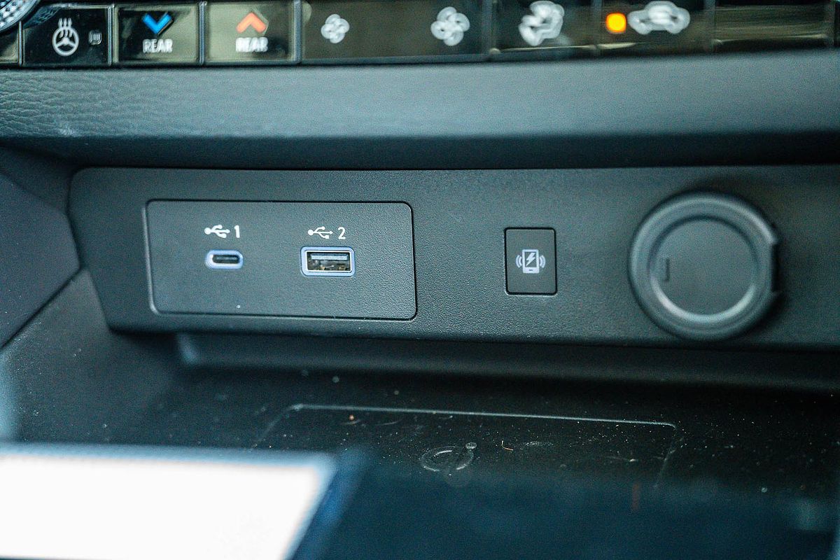 2024 Mitsubishi Outlander PHEV Exceed ZM