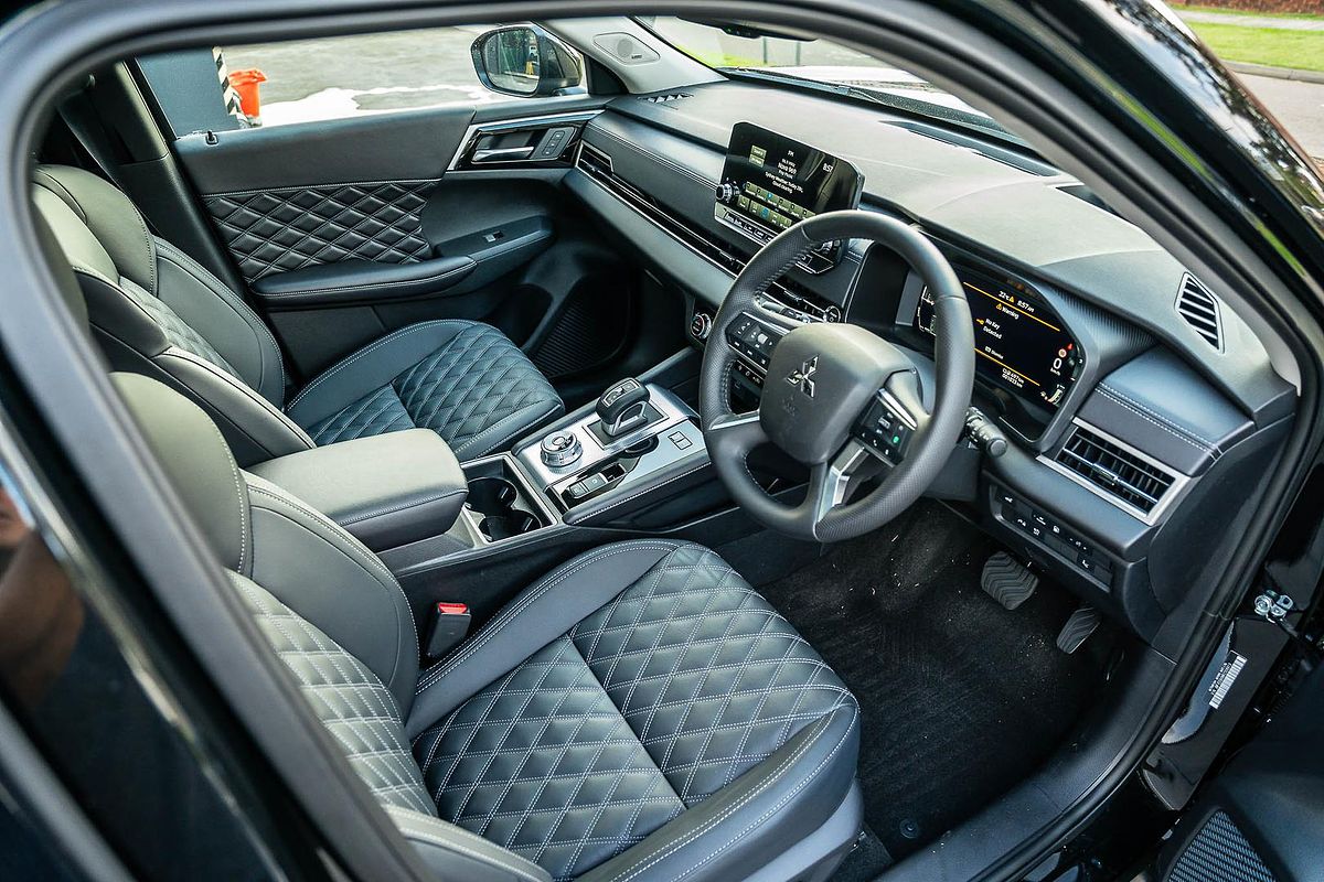 2024 Mitsubishi Outlander PHEV Exceed ZM