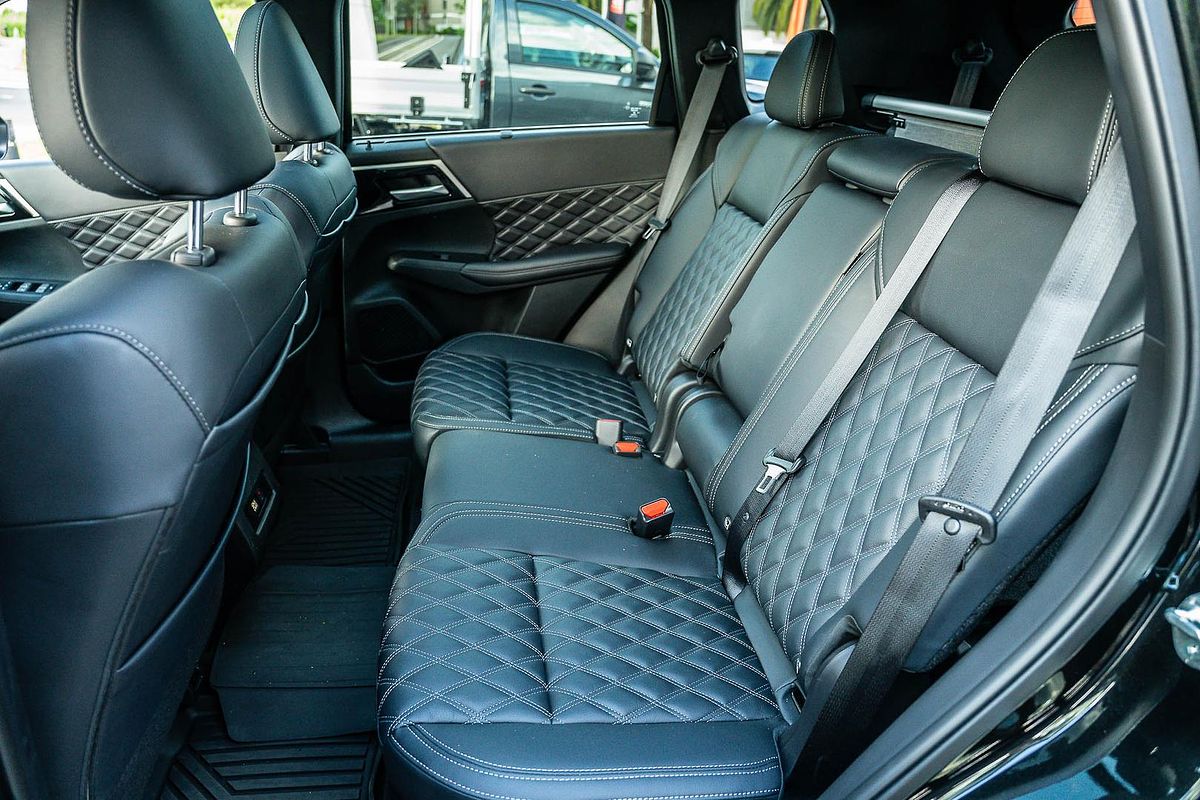 2024 Mitsubishi Outlander PHEV Exceed ZM
