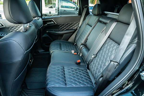 2024 Mitsubishi Outlander PHEV Exceed ZM