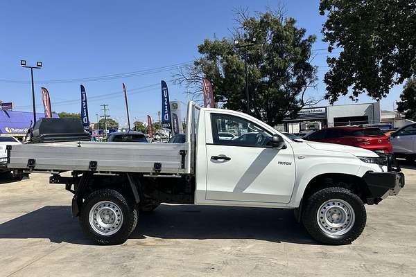 2021 Mitsubishi Triton GLX MR 4X4