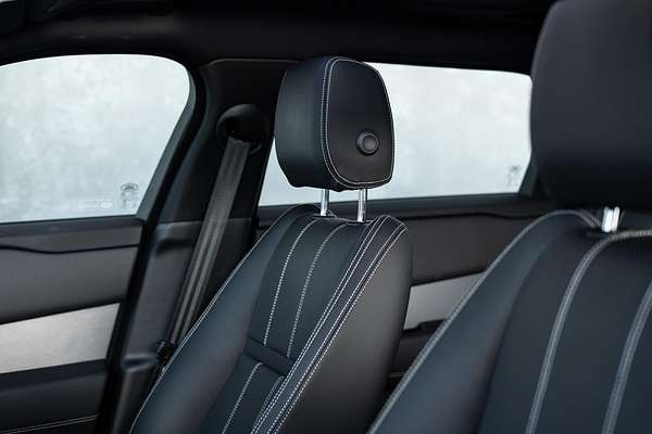 2023 Land Rover Range Rover Velar P400 R-Dynamic SE L560