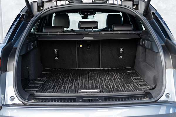 2023 Land Rover Range Rover Velar P400 R-Dynamic SE L560