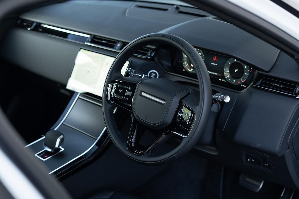 2024 Land Rover Range Rover Velar P250 Dynamic SE L560