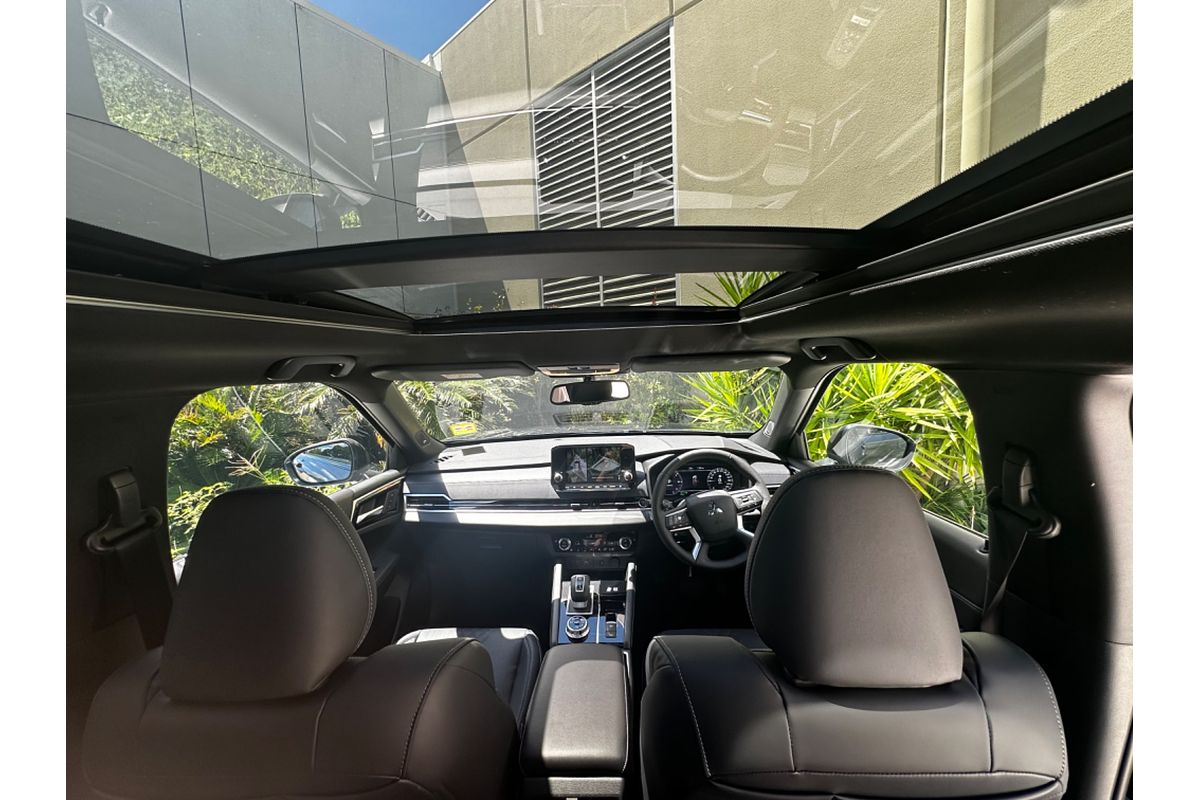 2024 Mitsubishi Outlander PHEV GSR ZM