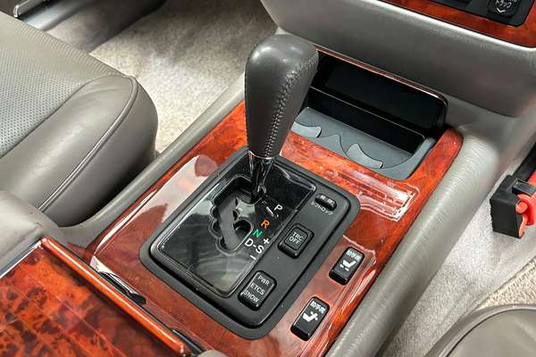 2005 Toyota CENTURY BASE GZG