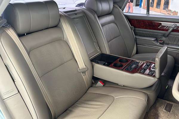 2005 Toyota CENTURY BASE GZG