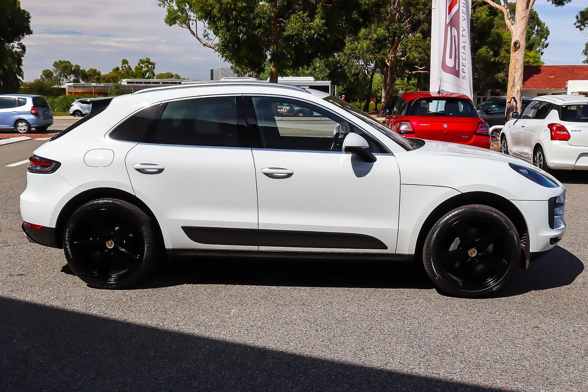 2021 Porsche Macan S 95B
