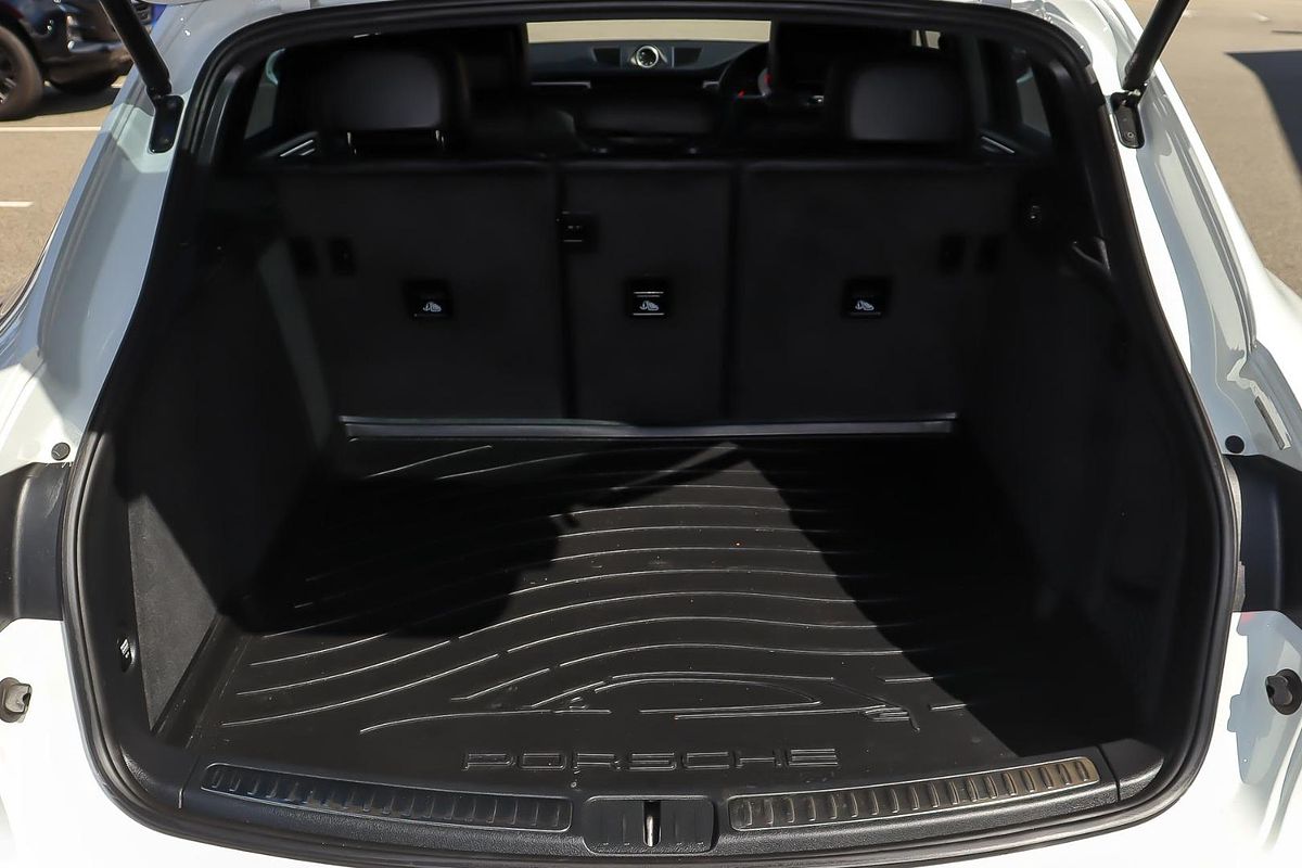 2021 Porsche Macan S 95B