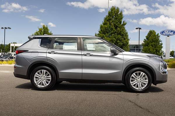 2022 Mitsubishi Outlander ES ZM