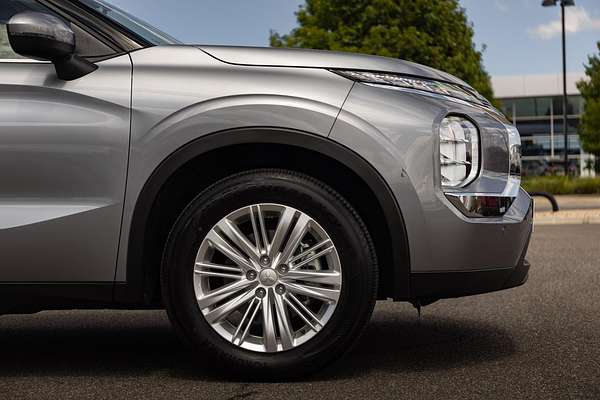 2022 Mitsubishi Outlander ES ZM