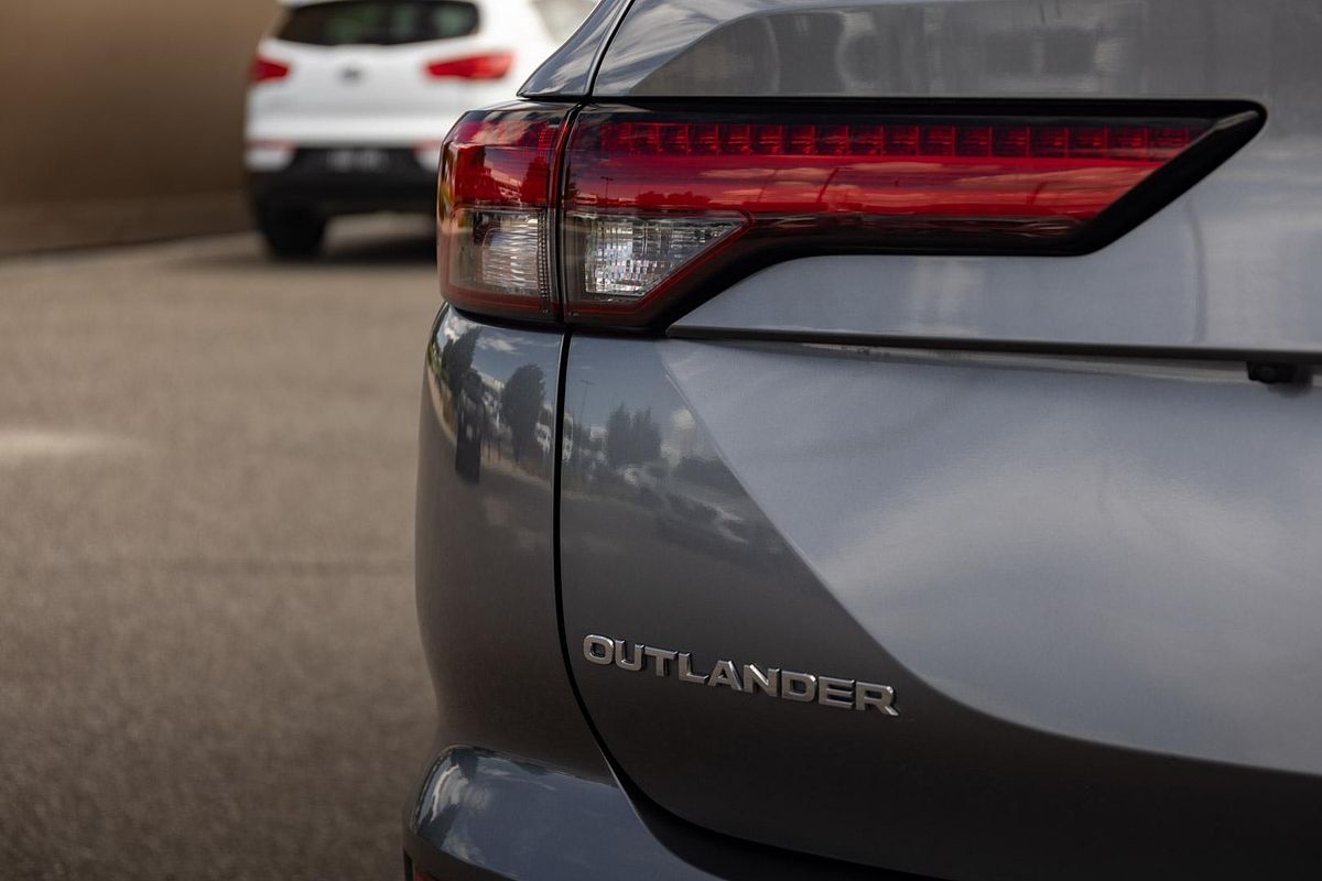 2022 Mitsubishi Outlander ES ZM