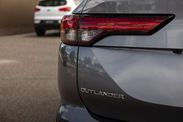 2022 Mitsubishi Outlander ES ZM