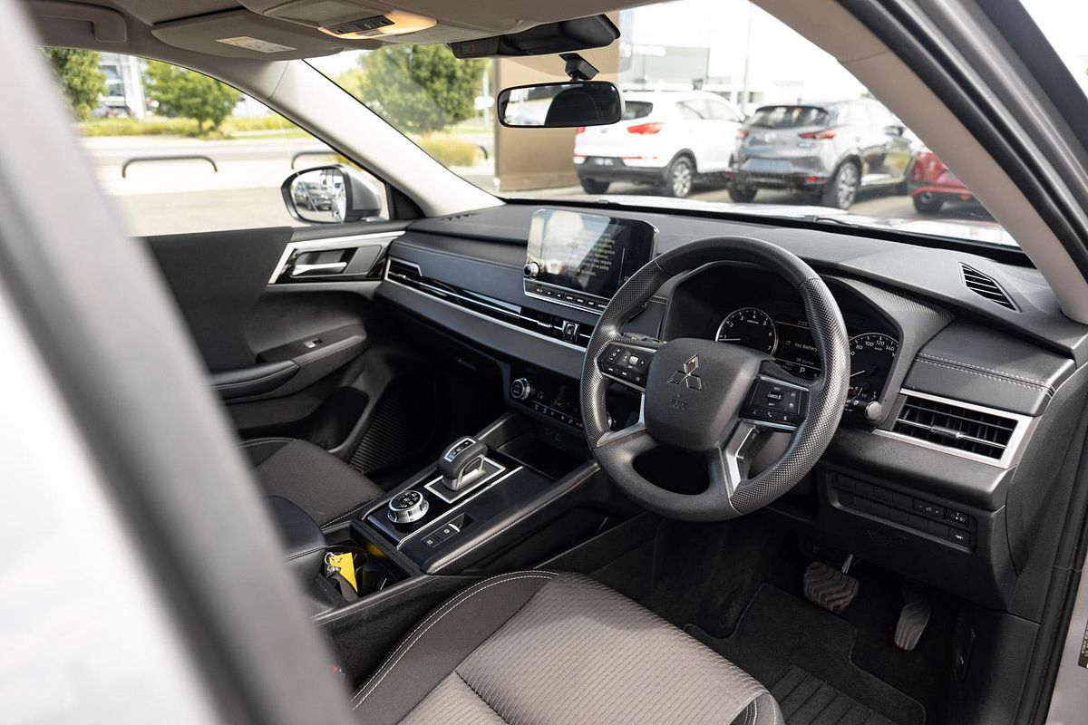 2022 Mitsubishi Outlander ES ZM