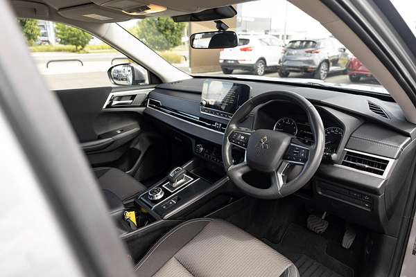 2022 Mitsubishi Outlander ES ZM