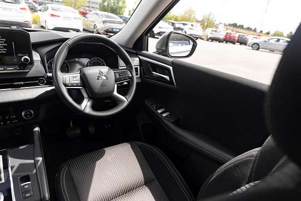 2022 Mitsubishi Outlander ES ZM