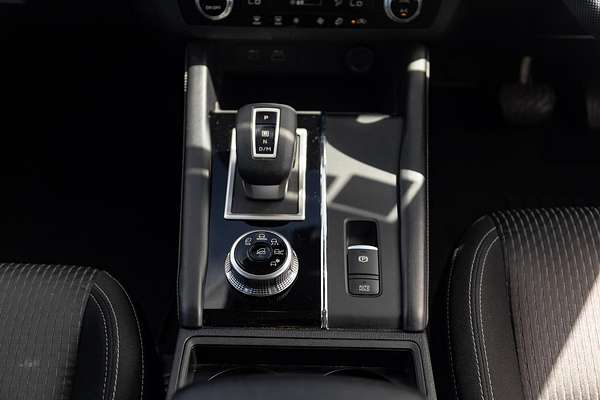 2022 Mitsubishi Outlander ES ZM