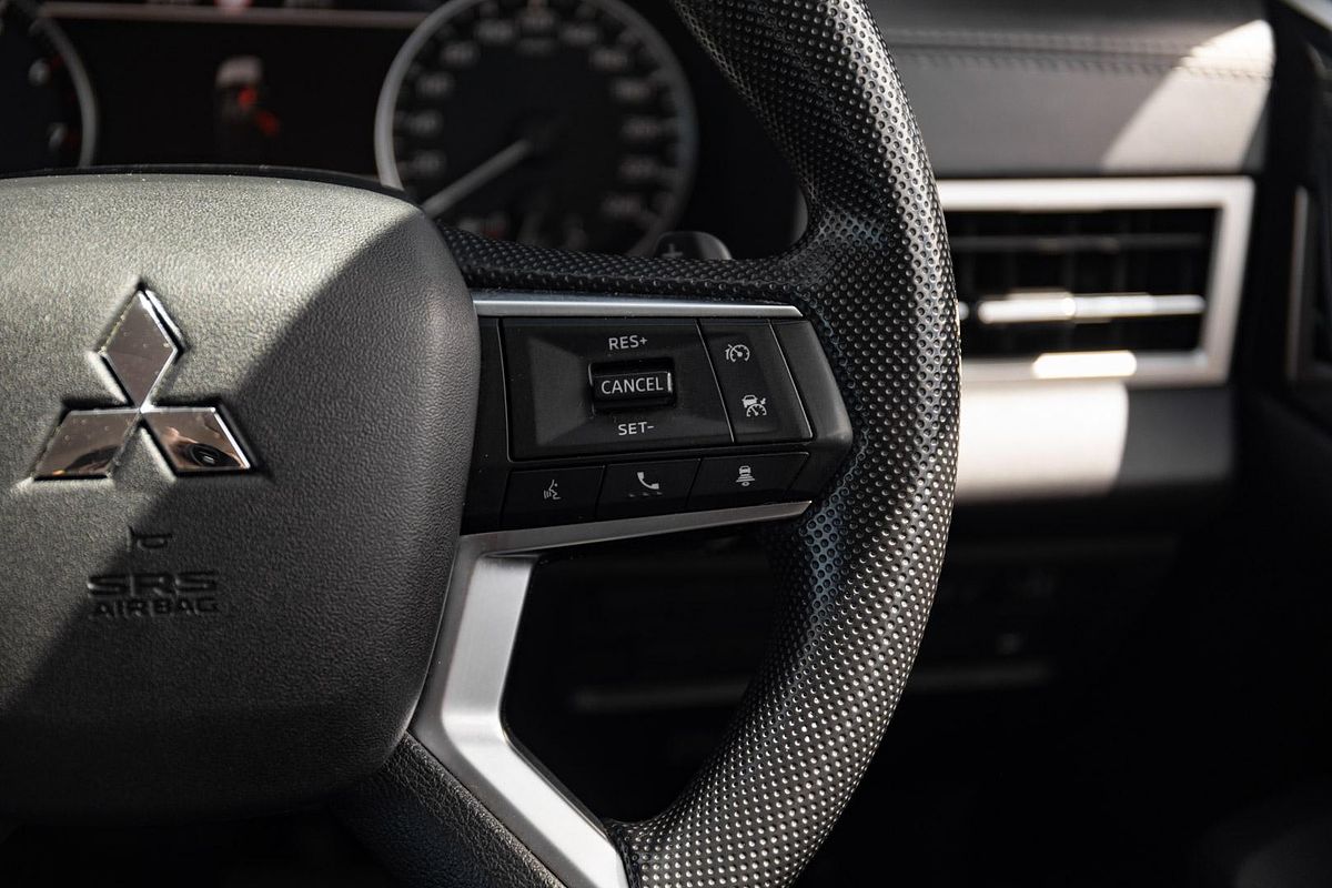 2022 Mitsubishi Outlander ES ZM