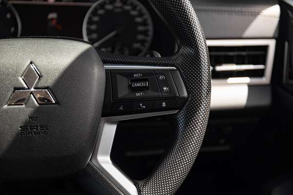 2022 Mitsubishi Outlander ES ZM