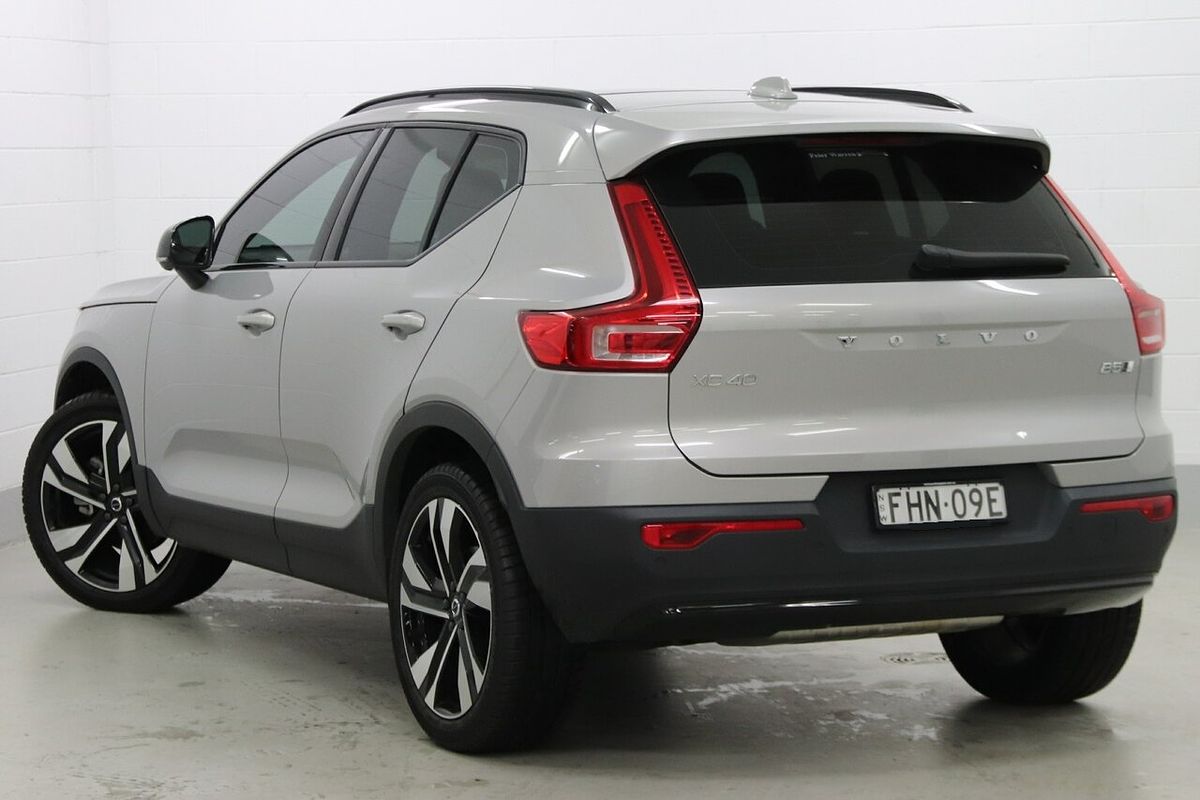 2023 Volvo XC40 Ultimate B5 Dark