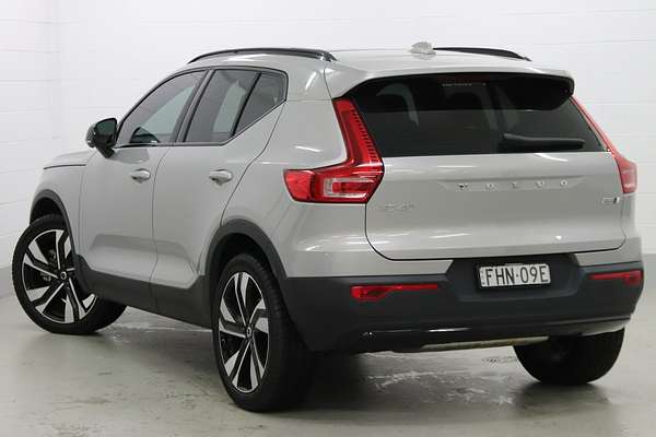 2023 Volvo XC40 Ultimate B5 Dark