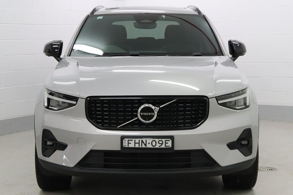 2023 Volvo XC40 Ultimate B5 Dark