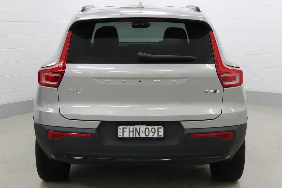 2023 Volvo XC40 Ultimate B5 Dark