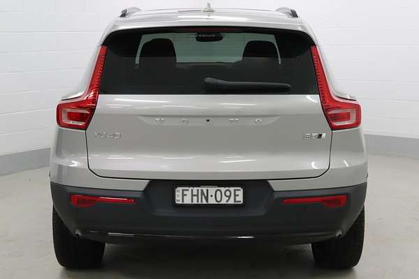 2023 Volvo XC40 Ultimate B5 Dark