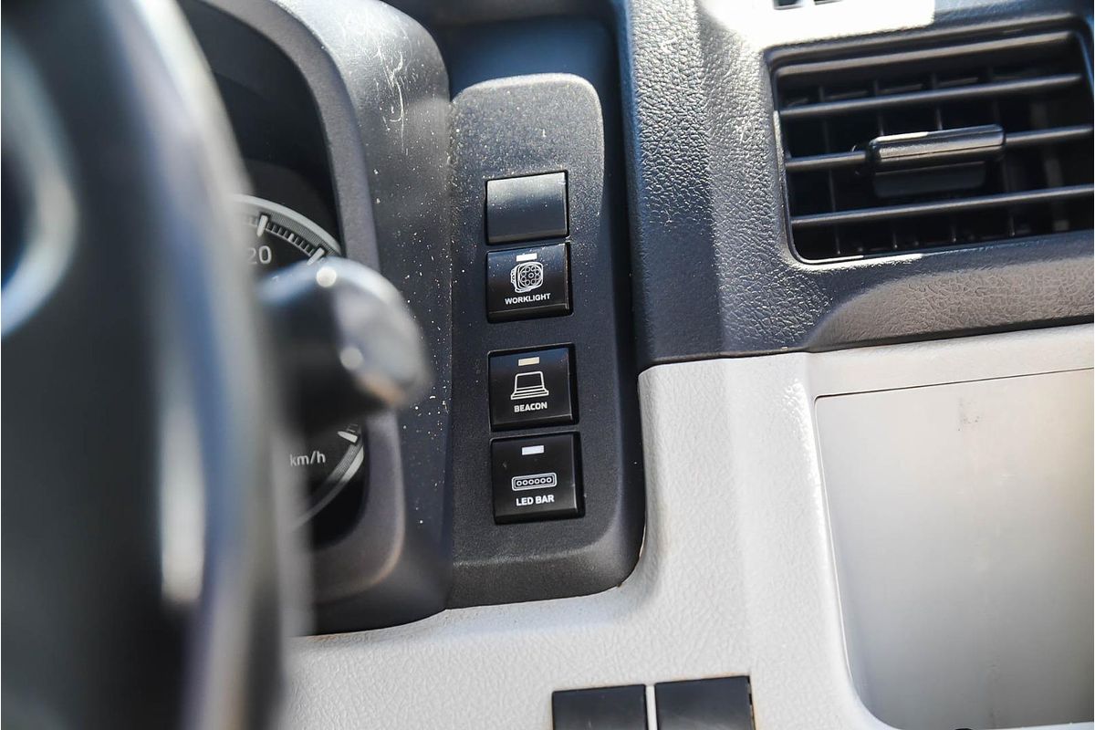 2021 Toyota Hiace Commuter GDH322R