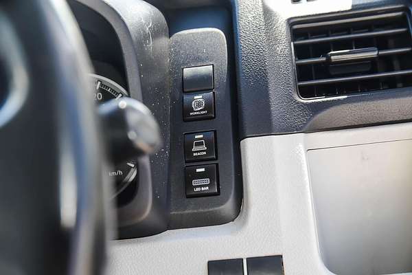 2021 Toyota Hiace Commuter GDH322R