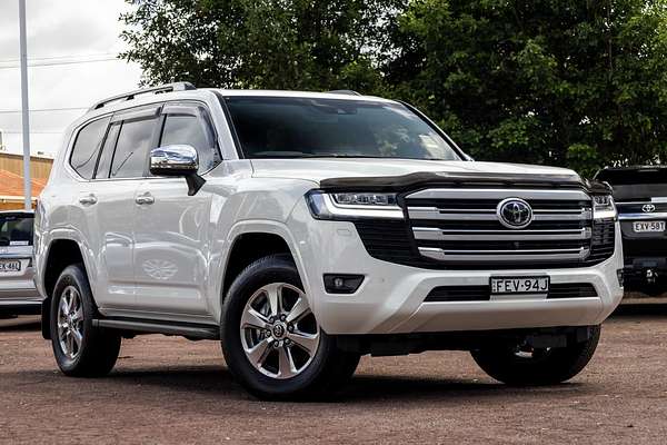 2023 Toyota Landcruiser Sahara FJA300R
