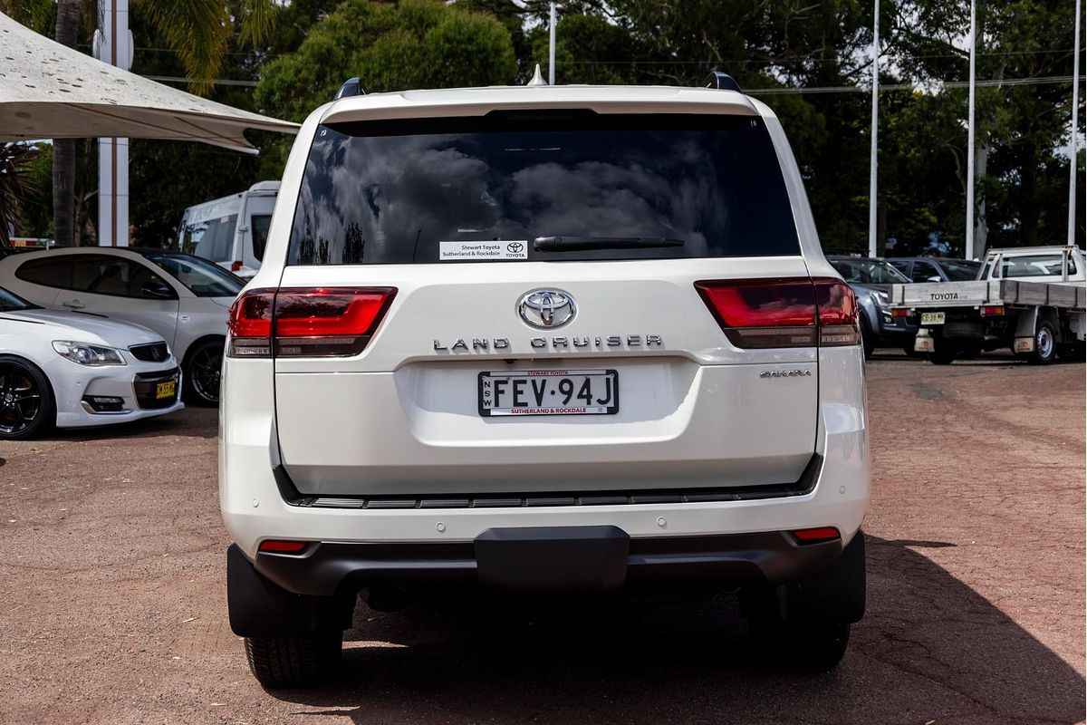 2023 Toyota Landcruiser Sahara FJA300R