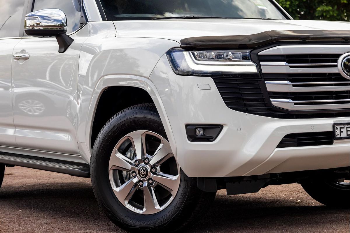 2023 Toyota Landcruiser Sahara FJA300R