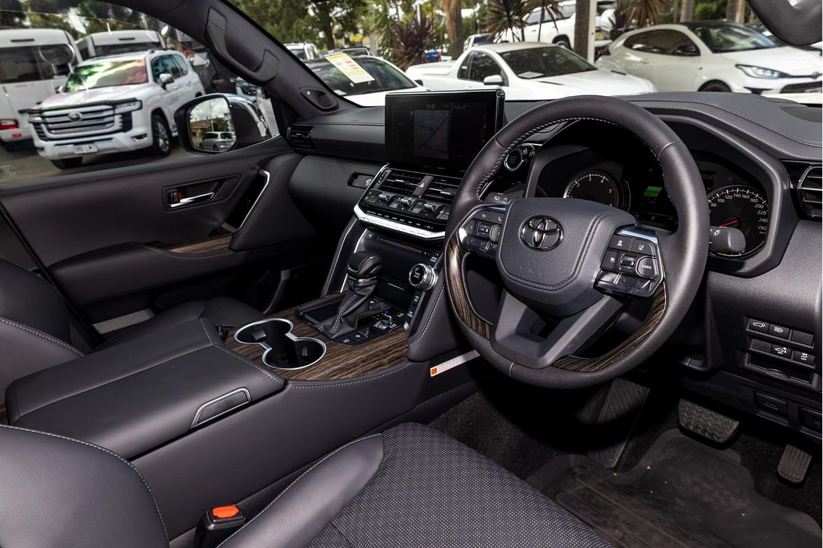 2023 Toyota Landcruiser Sahara FJA300R