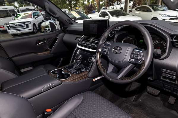 2023 Toyota Landcruiser Sahara FJA300R