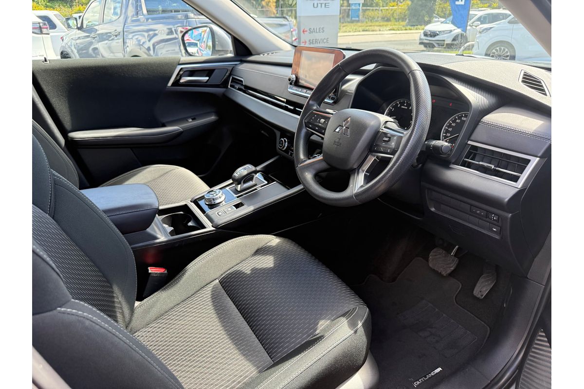 2023 Mitsubishi Outlander ES ZM