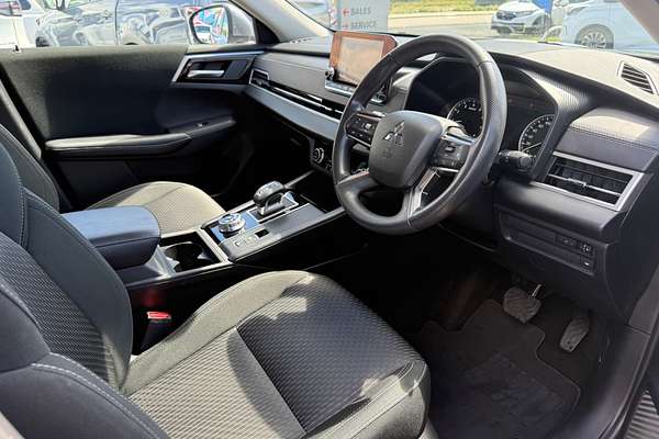 2023 Mitsubishi Outlander ES ZM