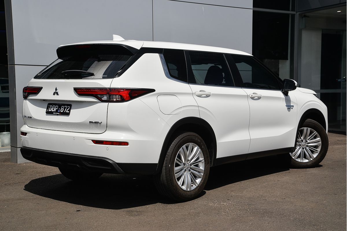 2024 Mitsubishi Outlander PHEV ES ZM