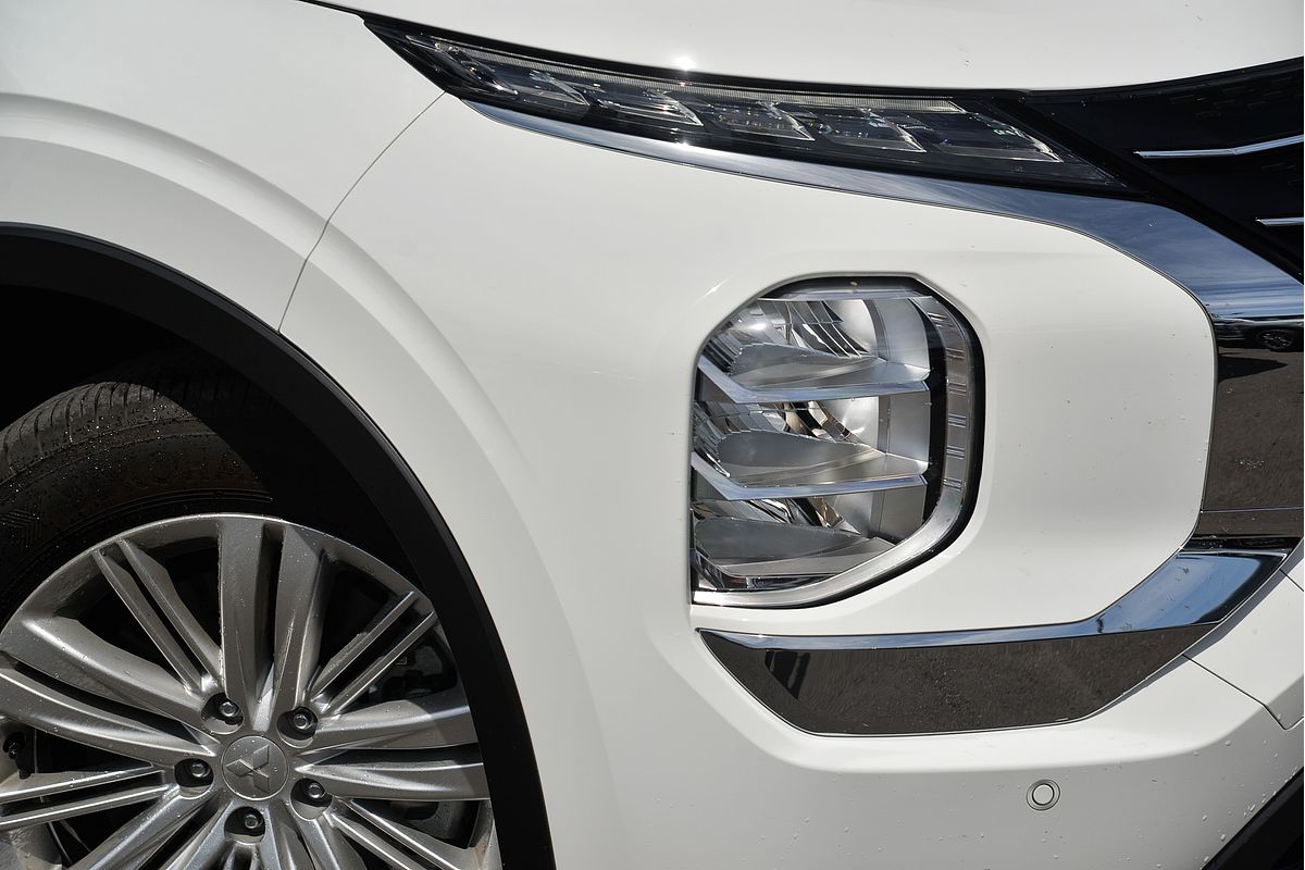 2024 Mitsubishi Outlander PHEV ES ZM