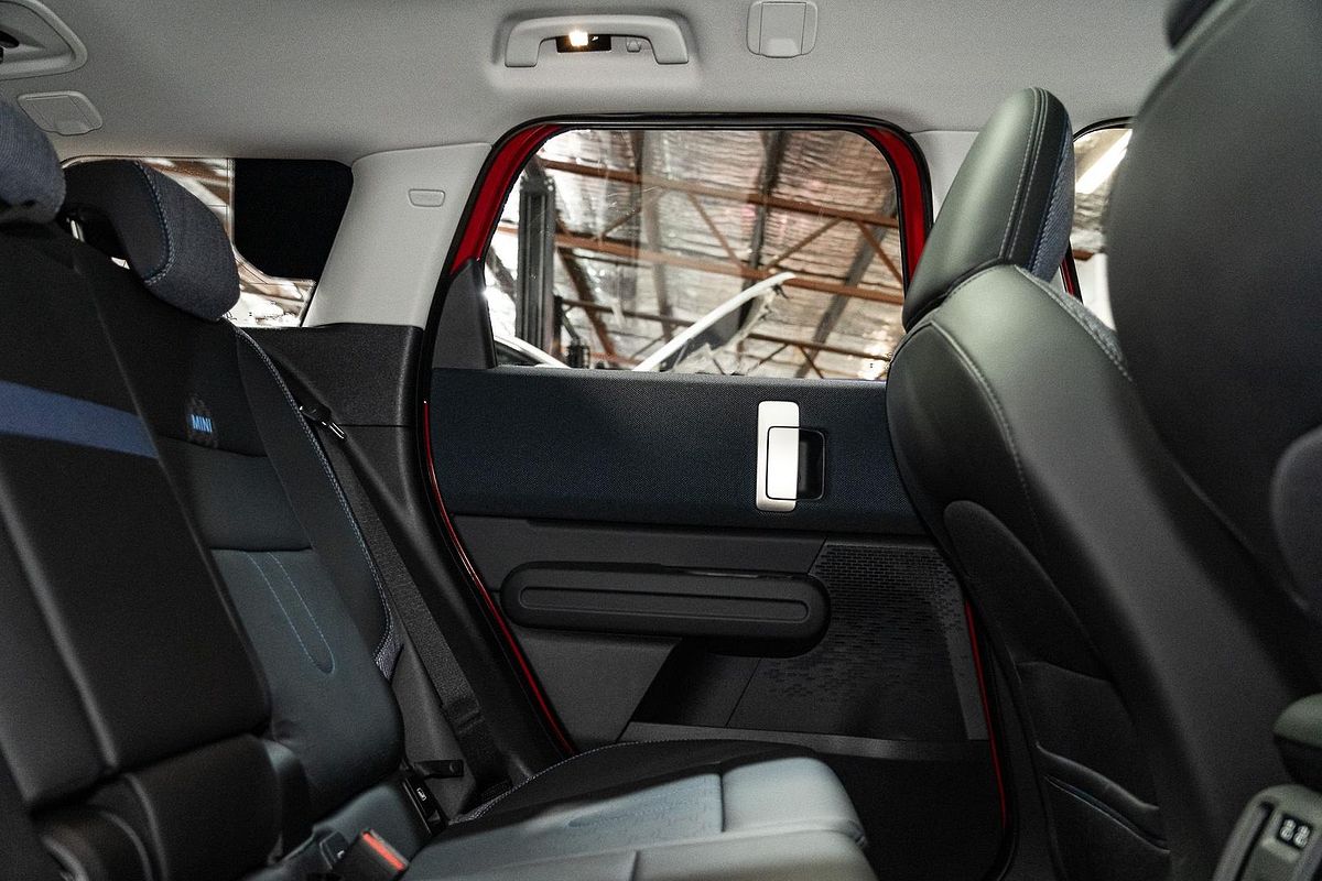 2024 MINI Countryman C Classic U25