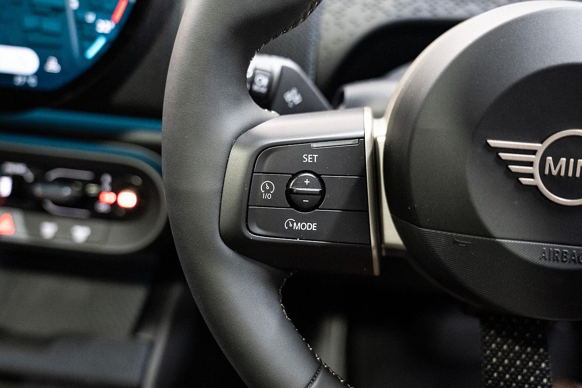 2024 MINI Countryman C Classic U25