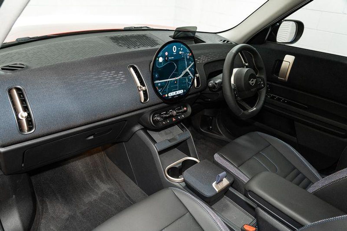2024 MINI Countryman C Classic U25