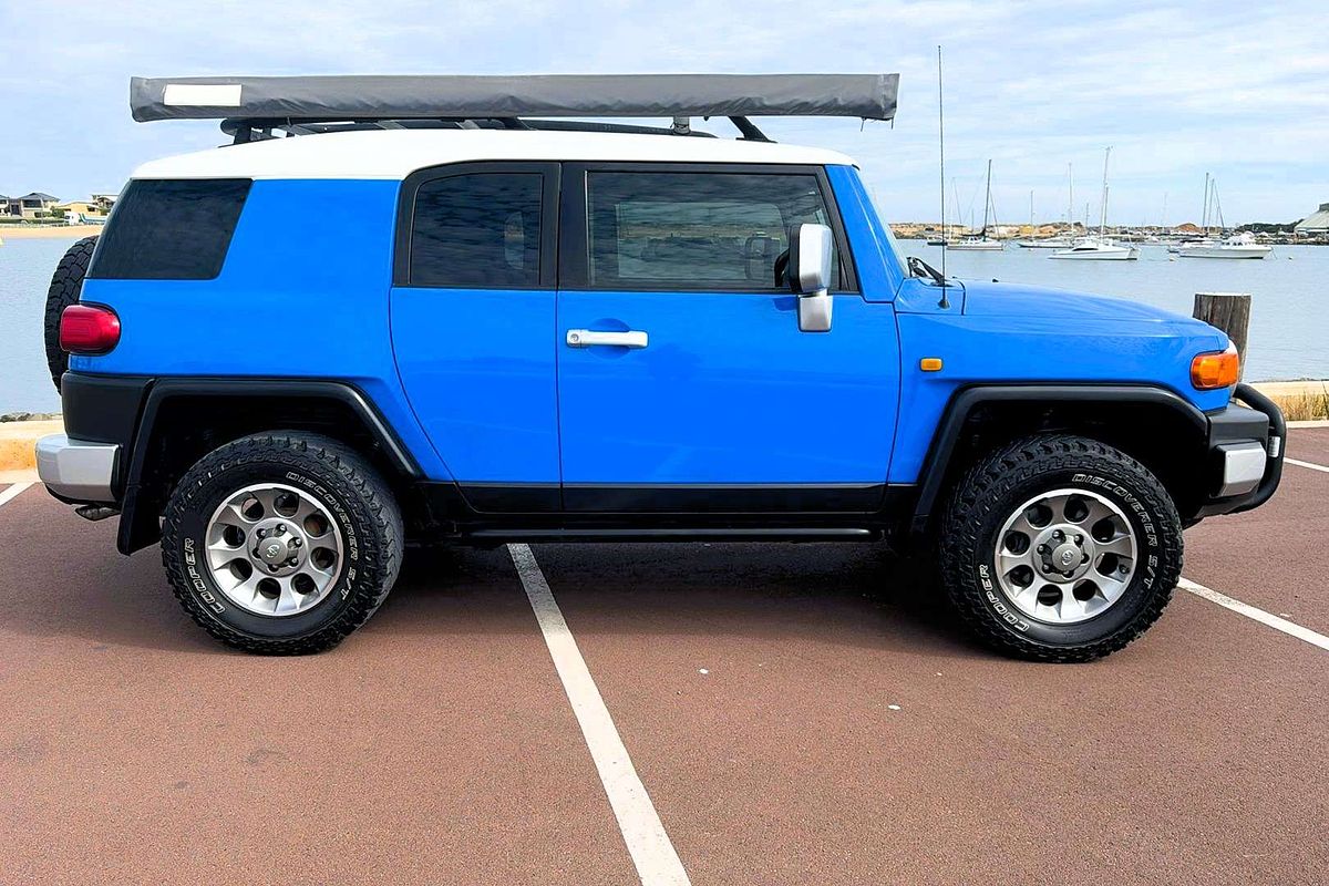 2011 Toyota FJ Cruiser GSJ15R
