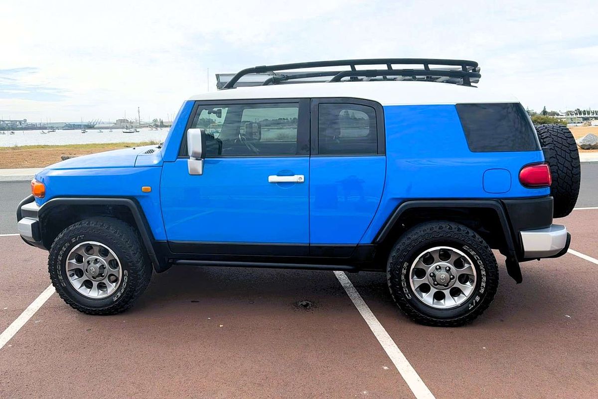 2011 Toyota FJ Cruiser GSJ15R