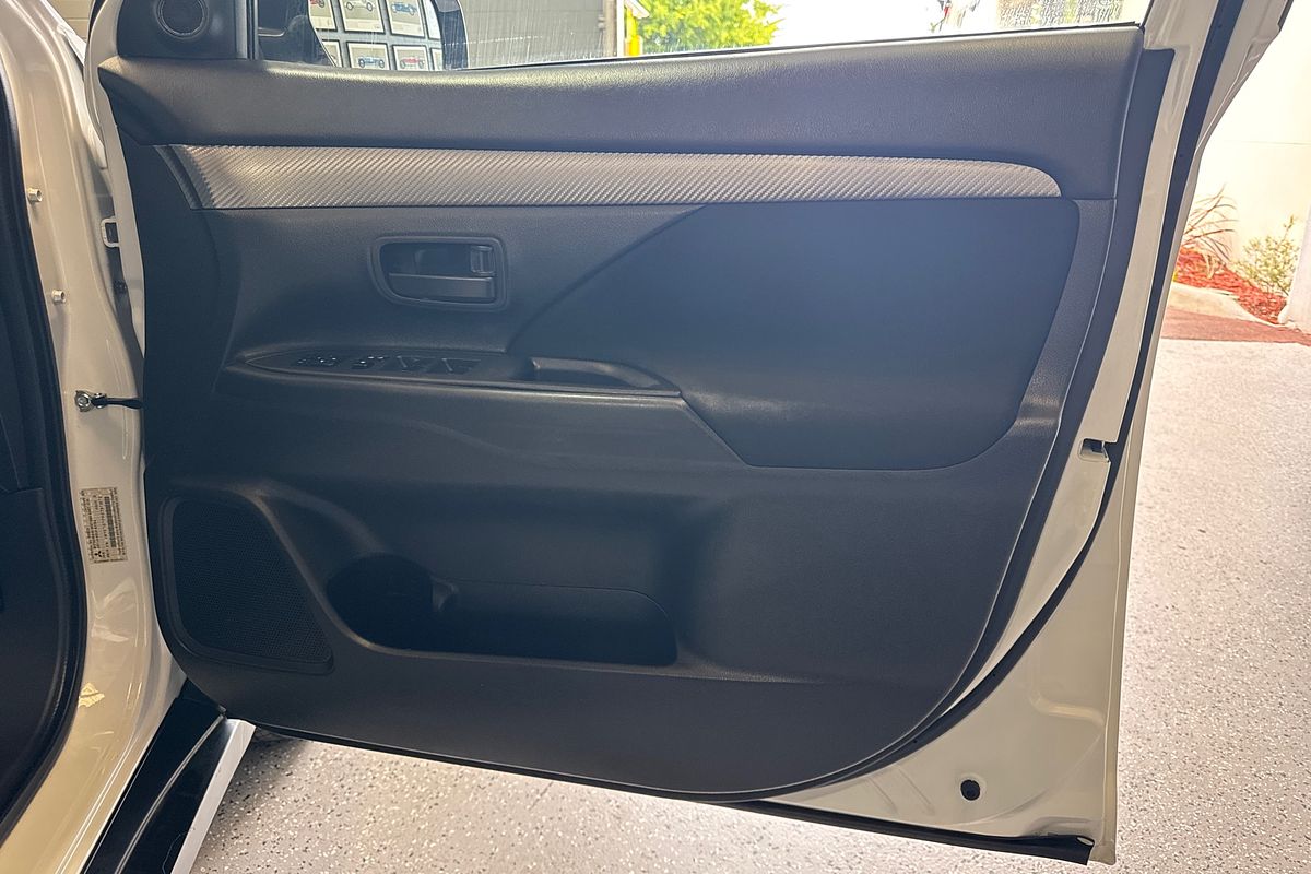 2014 Mitsubishi Outlander ES ZJ