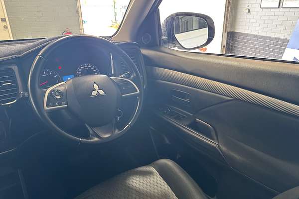 2014 Mitsubishi Outlander ES ZJ