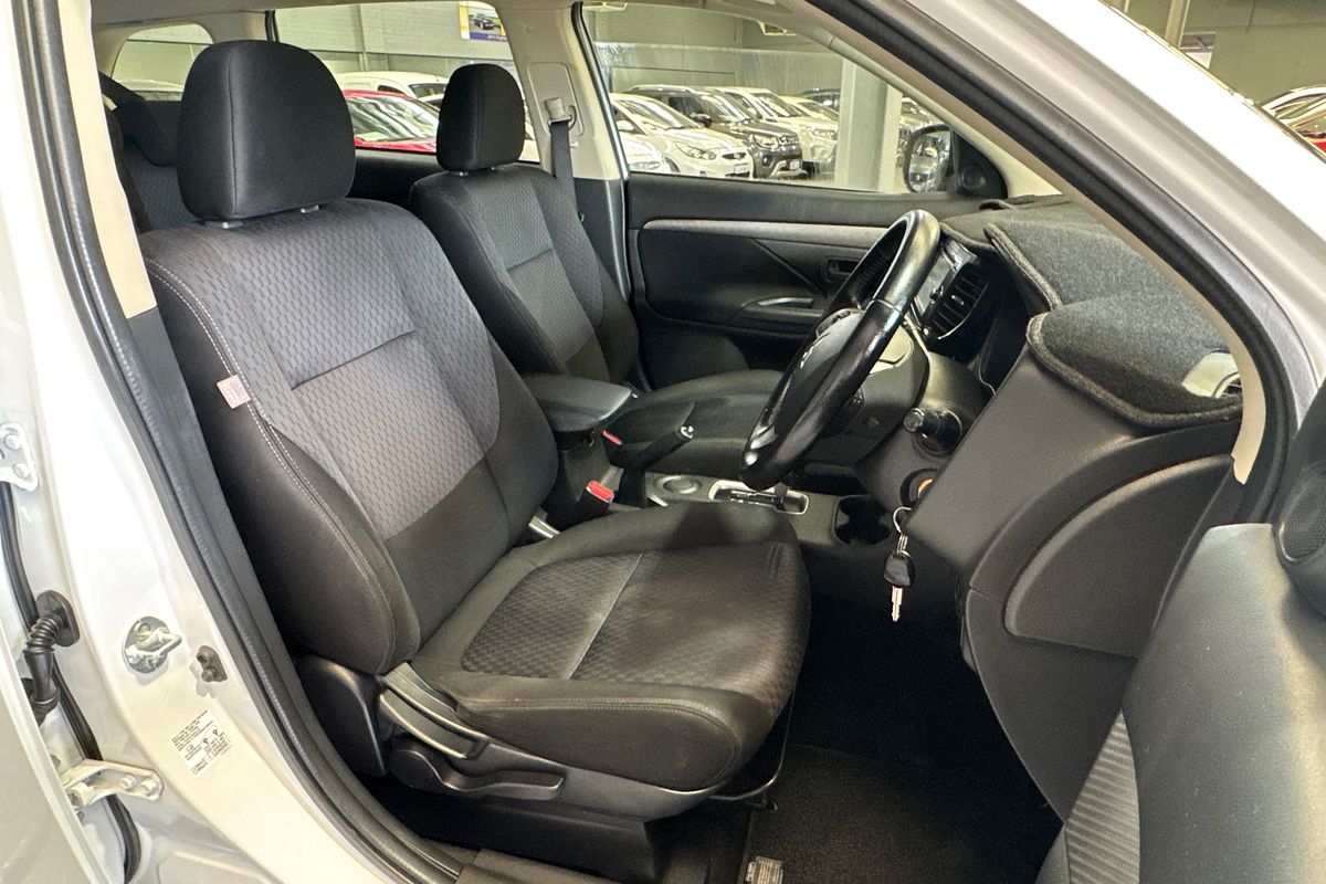2014 Mitsubishi Outlander ES ZJ