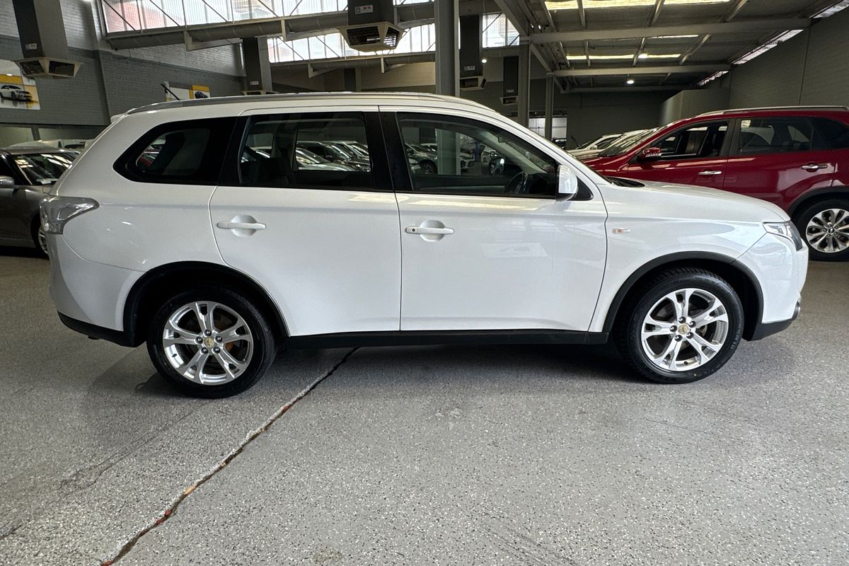 2014 Mitsubishi Outlander ES ZJ