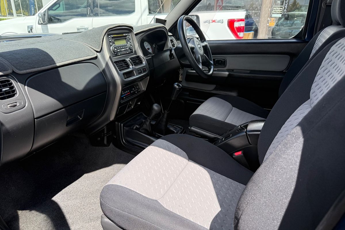 2013 Nissan Navara ST-R D22 4X4