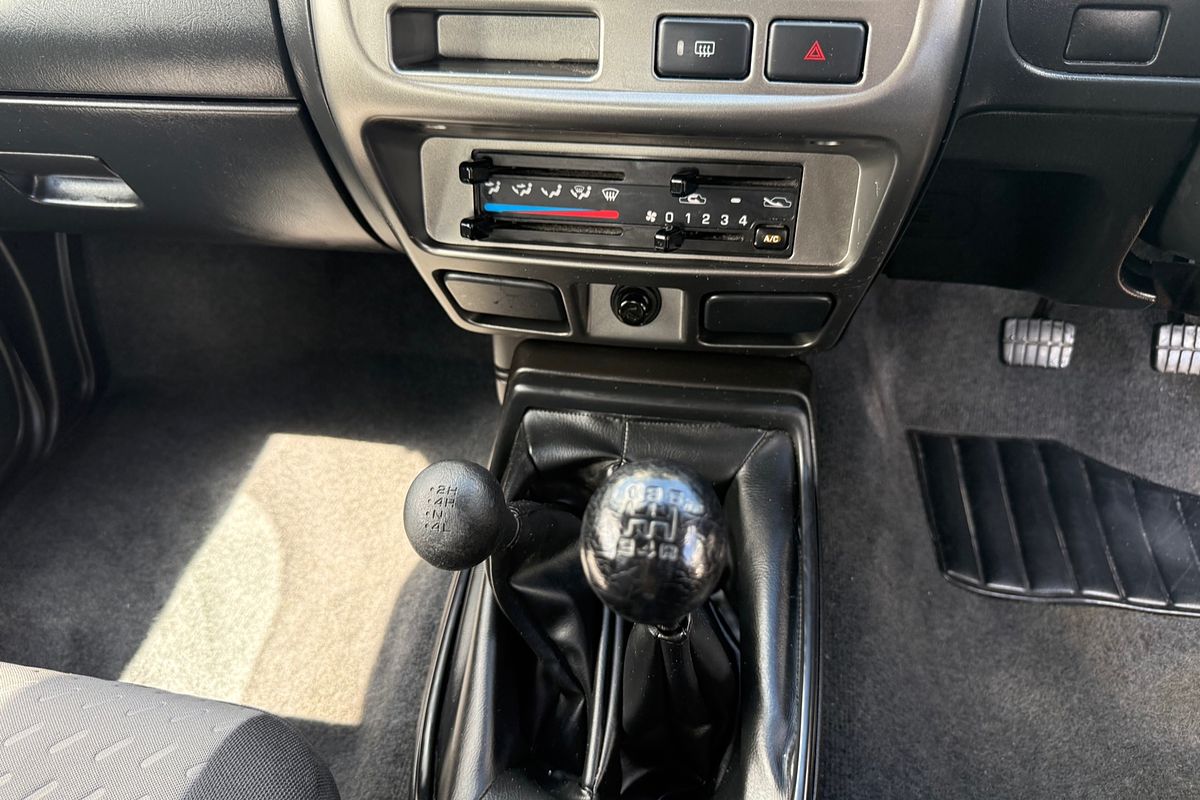 2013 Nissan Navara ST-R D22 4X4